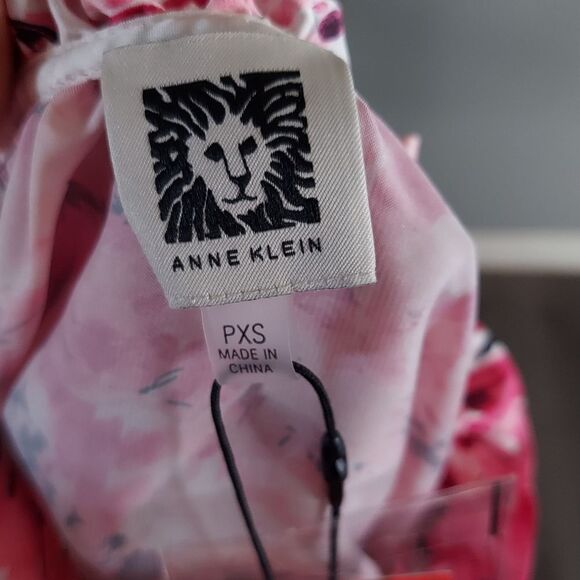 NEW Anne Klein Petite Printed Ruffle-Neck Long-Sleeve Satin Top PXS - Picture 6 of 10